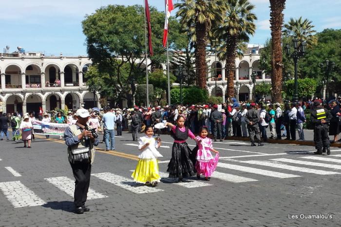 Défilé dominical sur la Plaza de Armas