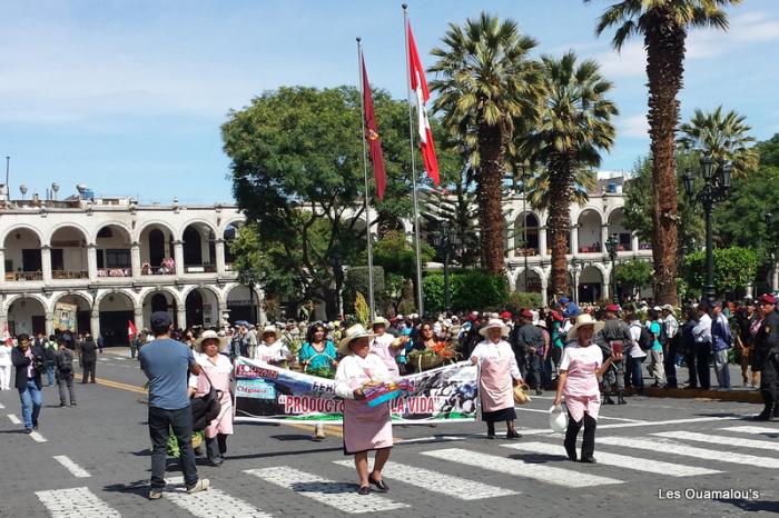Défilé dominical sur la Plaza de Armas