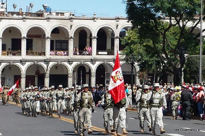 Défilé dominical sur la Plaza de Armas