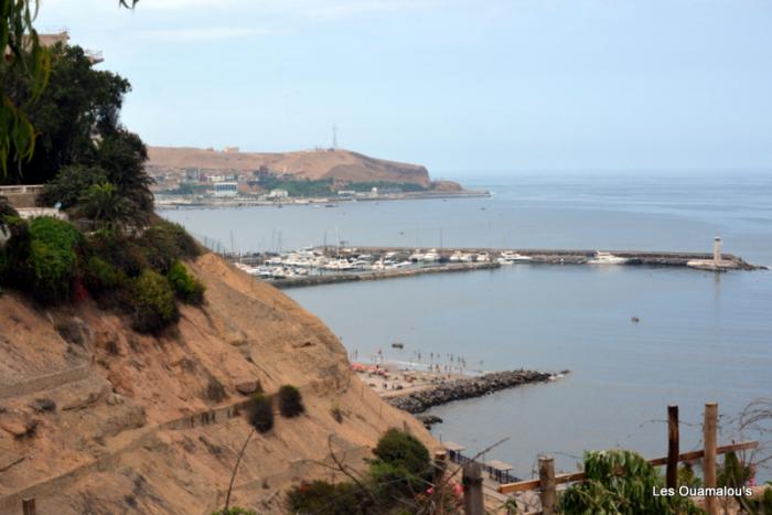 Océan et côte de Lima