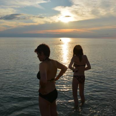 Marie et Louise cherchent toujours les poissons ....