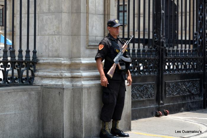 Devant la palais du gouvernement