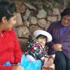 Rencontre de Vanessa, Luana, et leur grand mère en haut de Pisaq