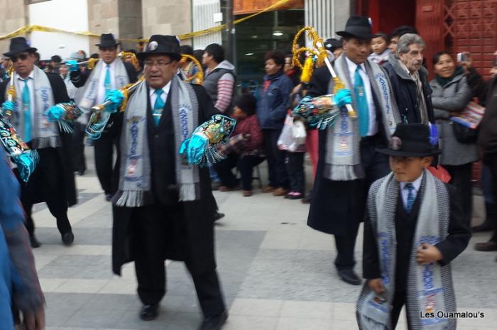 Danse dans les rues de Puno