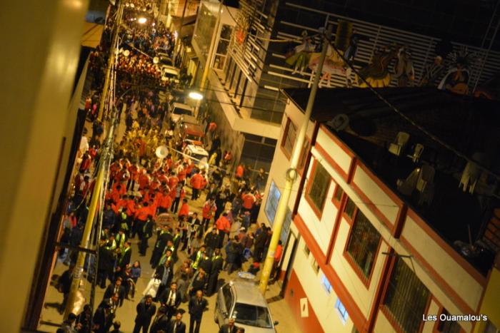 Danse dans les rues de Puno