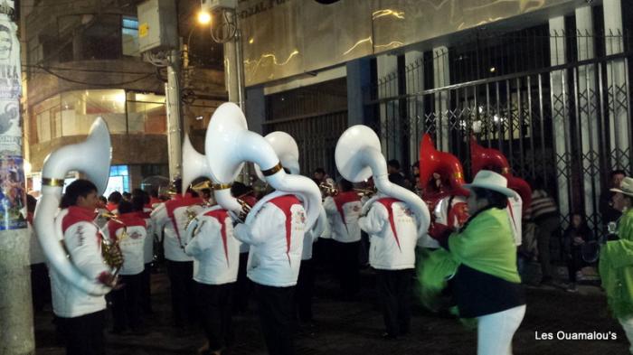 Danse dans les rues de Puno