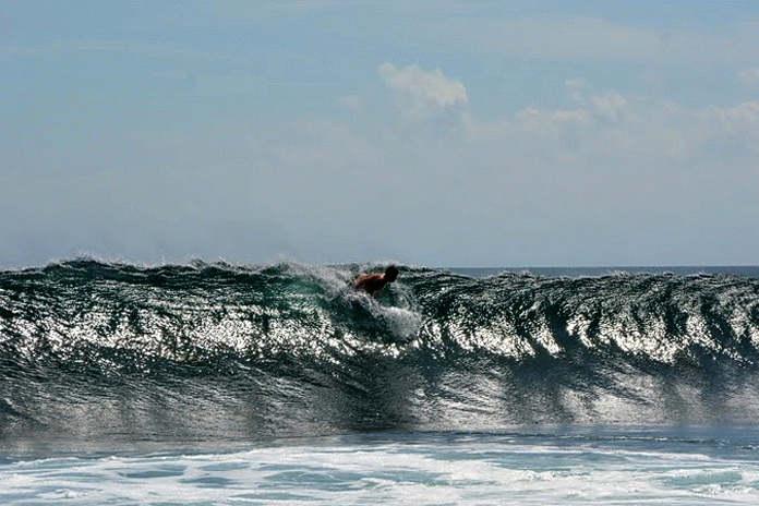 Surfers à Balangan