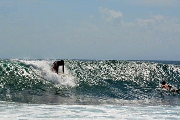 Surfers à Balangan