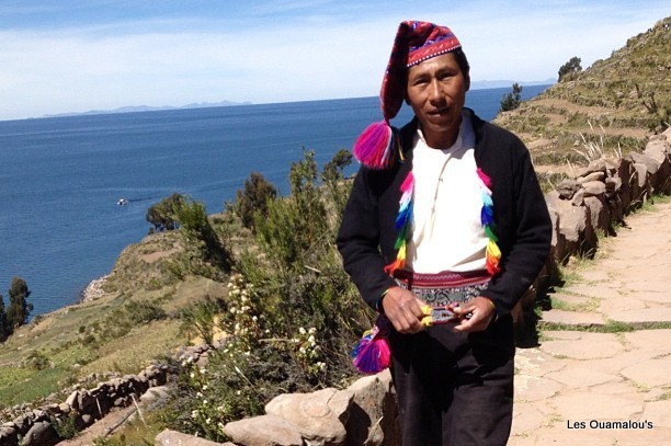 Costume des hommes sur l’île de Taquile ...